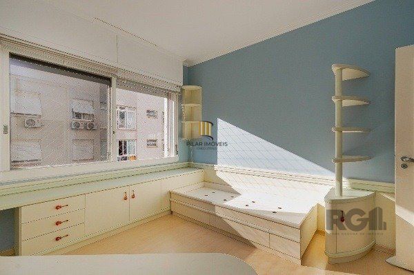 Vende-se luxuoso apartamento 3 quartos c/ suíte, dependência de empregada, gabinete, 2 vagas cobertas - 283m² - Moinhos de Vento
