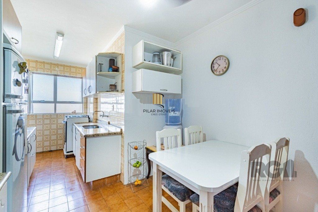 Vende-se ampla cobertura com 3 dormitórios 3 vagas - 269m² - Bairro Moinhos de Vento