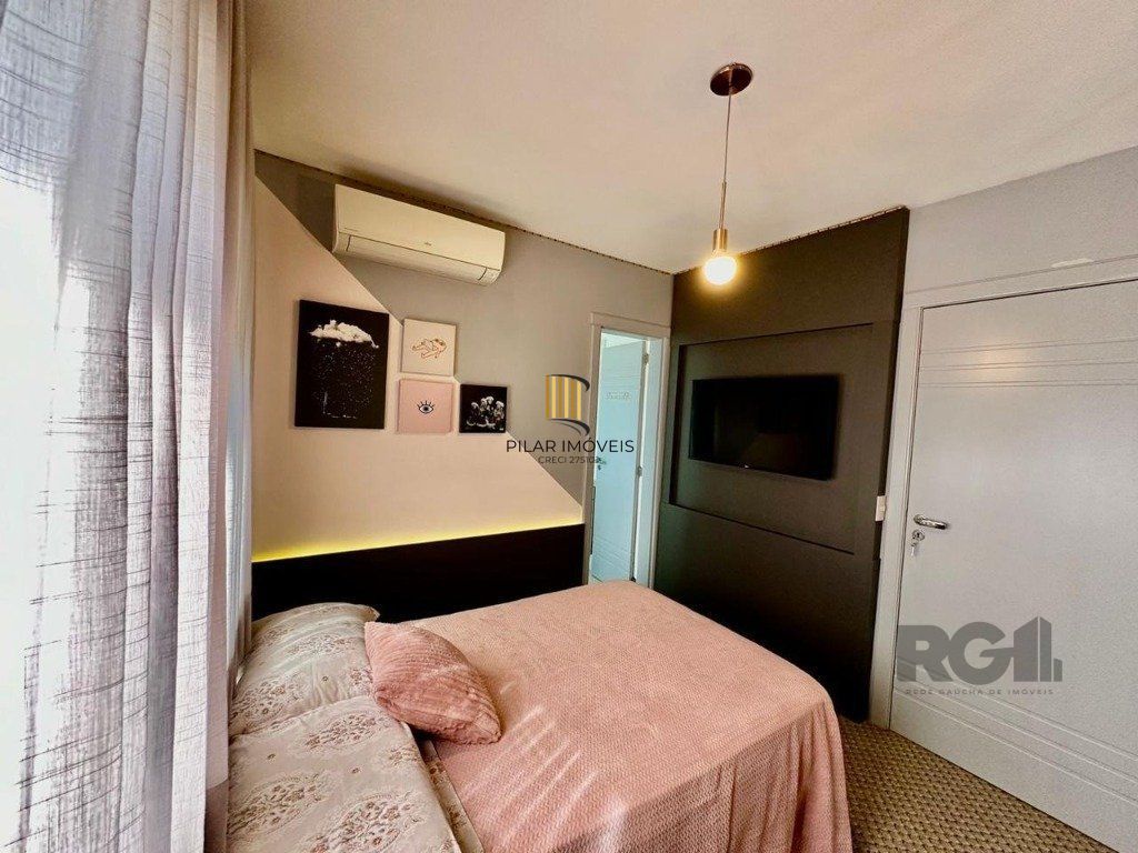 Vende-se luxuoso apartamento com 3 suítes, 2 vagas, lareira no bairro Rio Branco com 133m²