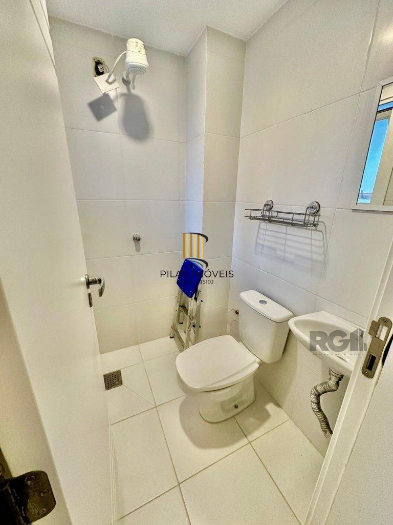 Vende-se luxuoso apartamento com 3 suítes, 2 vagas, lareira no bairro Rio Branco com 133m²