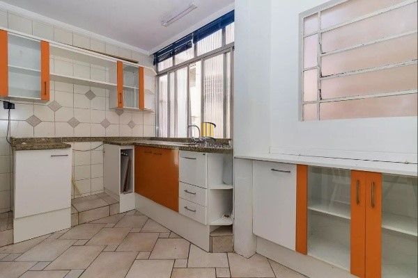 Vende-se apartamento semi-mobiliado de 2 quartos - Menino Deus