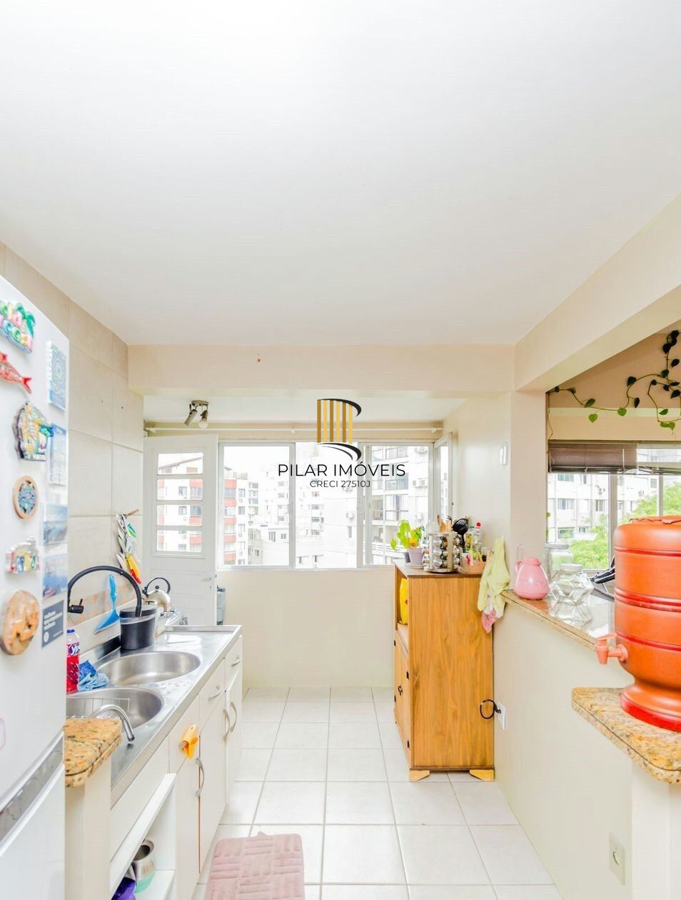 Vende-se apartamento com 2 quartos, 78m² e 1 vaga - Bom Fim
