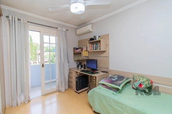 Casa  impecável com 3 quartos (1 suíte) e 2 vagas cobertas,