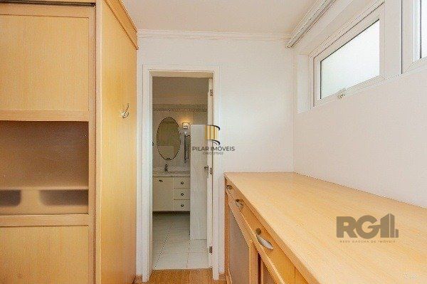 Vende-se luxuoso apartamento 3 quartos c/ suíte, dependência de empregada, gabinete, 2 vagas cobertas - 283m² - Moinhos de Vento