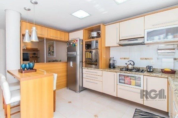 Casa  impecável com 3 quartos (1 suíte) e 2 vagas cobertas,