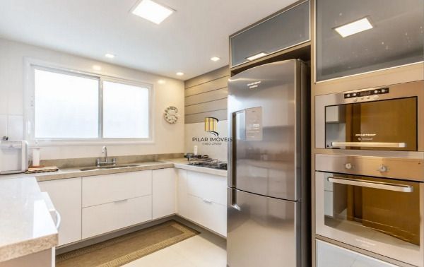 Apartamento mobiliado, 3 suítes, 2 vagas – 126m² – Petrópolis