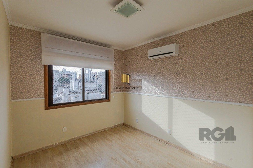 Vende-se excelente apartamento 3 quartos c/ suíte, 2 vagas, living com lareira, sacada e churrasqueira - 97m² - Auxiliadora