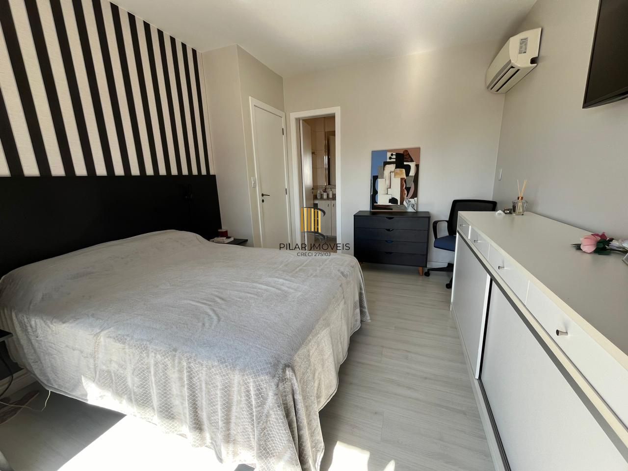 Vende-se apartamento com 2 quartos, suíte e sacada com churrasqueira – 74 m² - Bom Fim