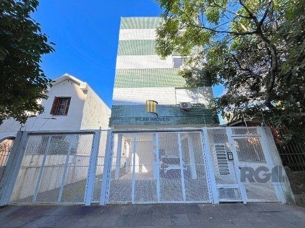 Elegante Apartamento Mobiliado com Suíte, Churrasqueira e 1 Vaga no Menino Deus - 73m²