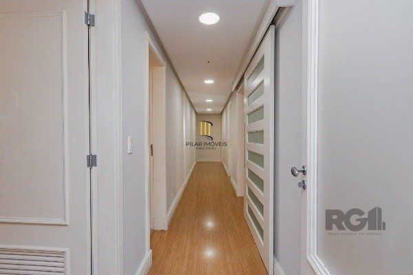 Vende-se luxuoso apartamento 3 quartos c/ suíte, dependência de empregada, gabinete, 2 vagas cobertas - 283m² - Moinhos de Vento