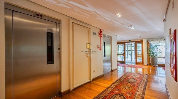 Vende-se apartamento com 2 quartos( 1 suíte), 96m², sacada e 2 vagas - Mont Serrat
