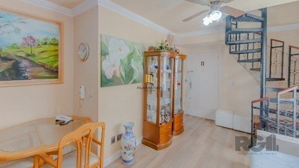 Vende-se excelente cobertura 2 quartos com suíte, 3 vagas de garagem com 156m² no Petrópolis