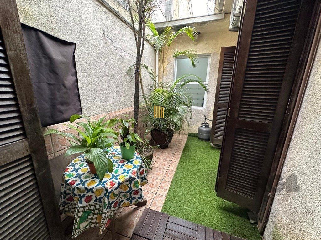 Vende-se ampla casa 3 quartos com hidro, 2 vagas, living com ladeira e salão de festas com churrasqueira - 260m² - Medianeira