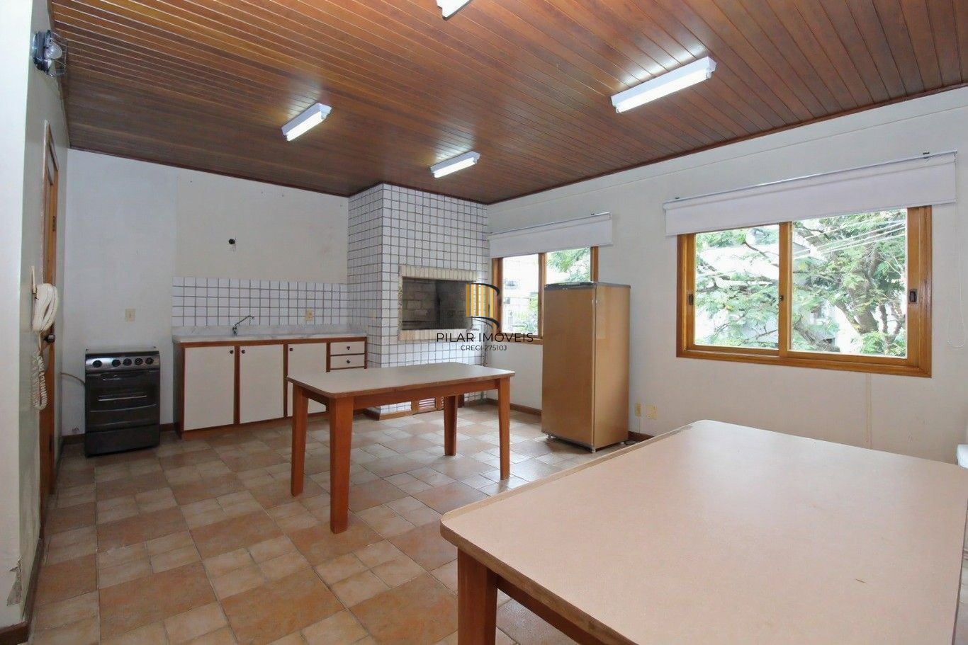 Vende-se cobertura com 3 dormitórios, piscina, 245m² e 2 vagas - Mont Serrat