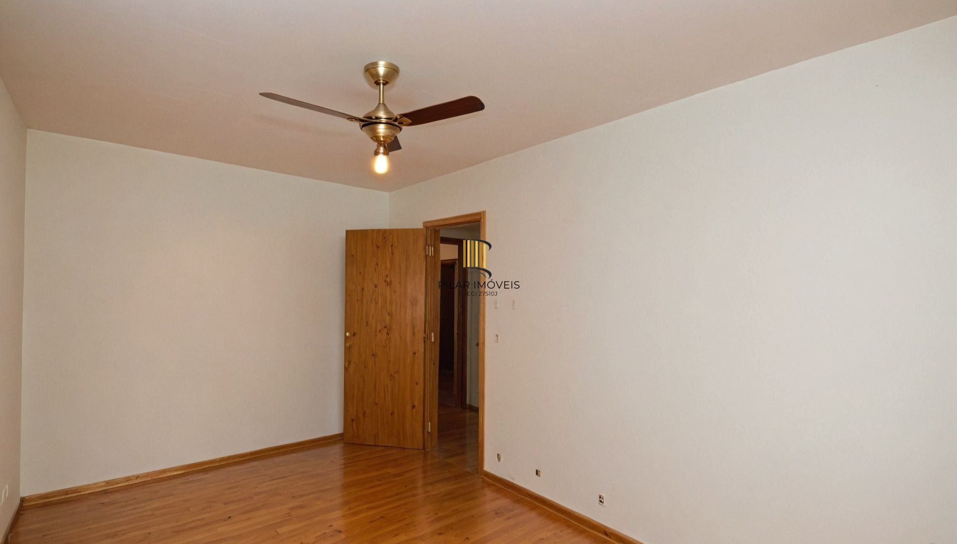 Vende-se apartamento com 2 quartos(1 suíte) e 68m² - Petrópolis