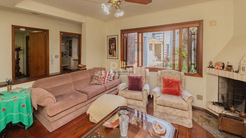 Casa para Venda - 300m², 3 dormitórios, sendo 1 suites, 4 vagas - Chácara das Pedras