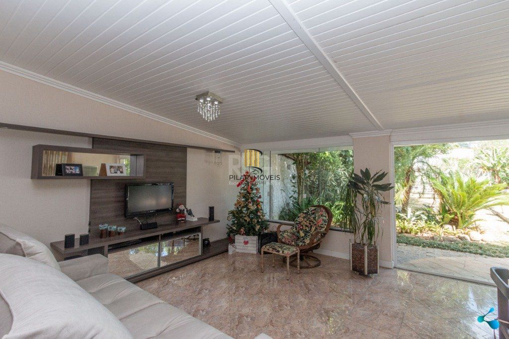 Casa para Venda - 240m², 3 dormitórios, sendo 1 suites, 3 vagas - Partenon