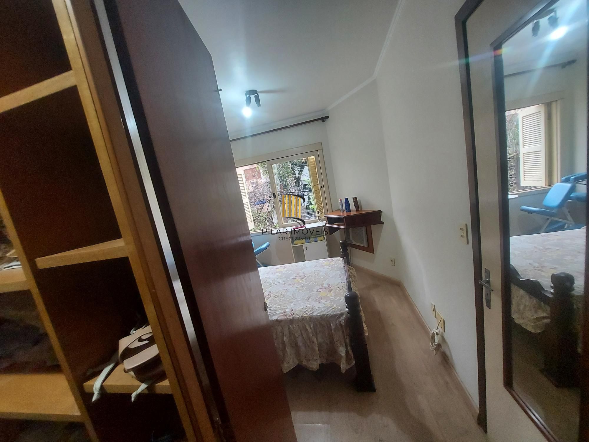 Vende-se apartamento de 2 quartos, 2 vagas, 74m² e sacada e churrasqueira - Higienópolis