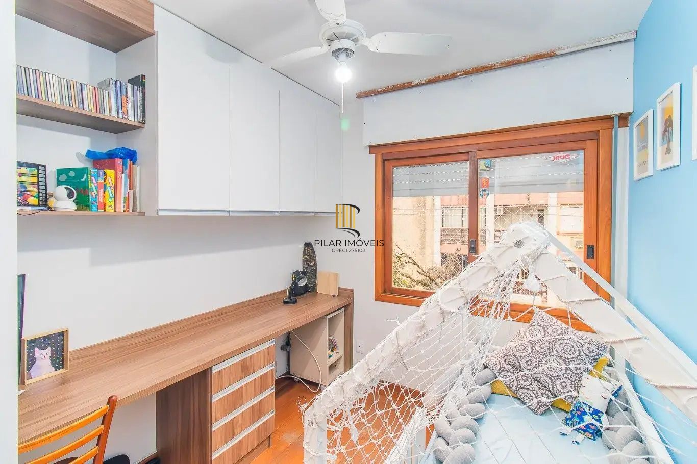 Vende-se apartamento com 2 quartos, 1 vaga e sacada com churrasqueira - Bela Vista