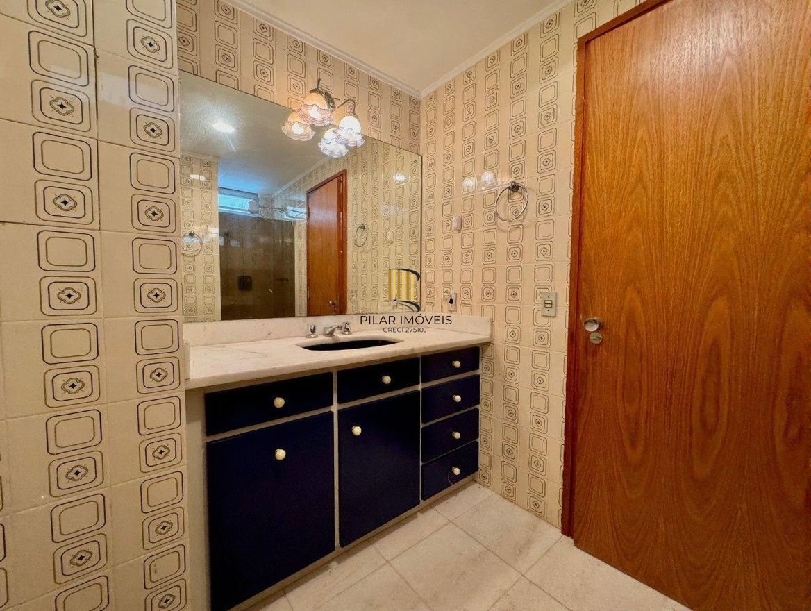Vende-se apartamento com 3 quartos(1 suíte), 174m² e 2 vagas - Bom Fim