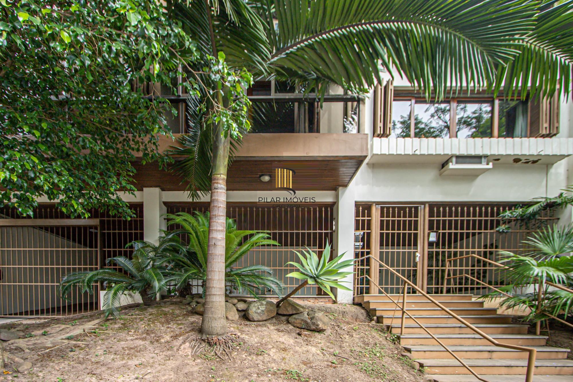 Apartamento mobiliado com 4 quartos, hidromassagem e 2 vagas -254 m²- Petrópolis