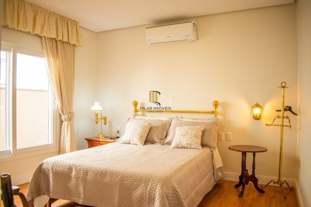 Casa para Venda - 243.12m², 4 dormitórios, sendo 1 suites, 4 vagas - São Vicente