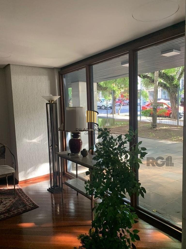 Vende-se ampla cobertura com 3 dormitórios 3 vagas - 269m² - Bairro Moinhos de Vento