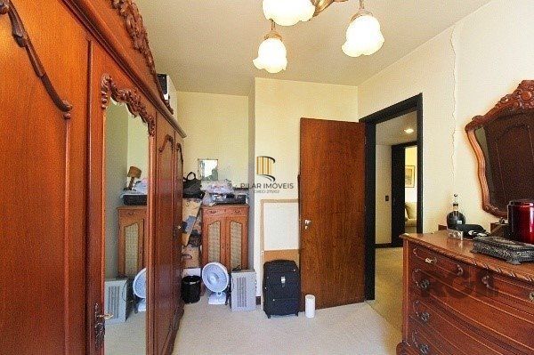 Vende-se amplo apartamento 3 quartos com suíte e 2 vagas no coração do Moinhos de vento, com 134m²