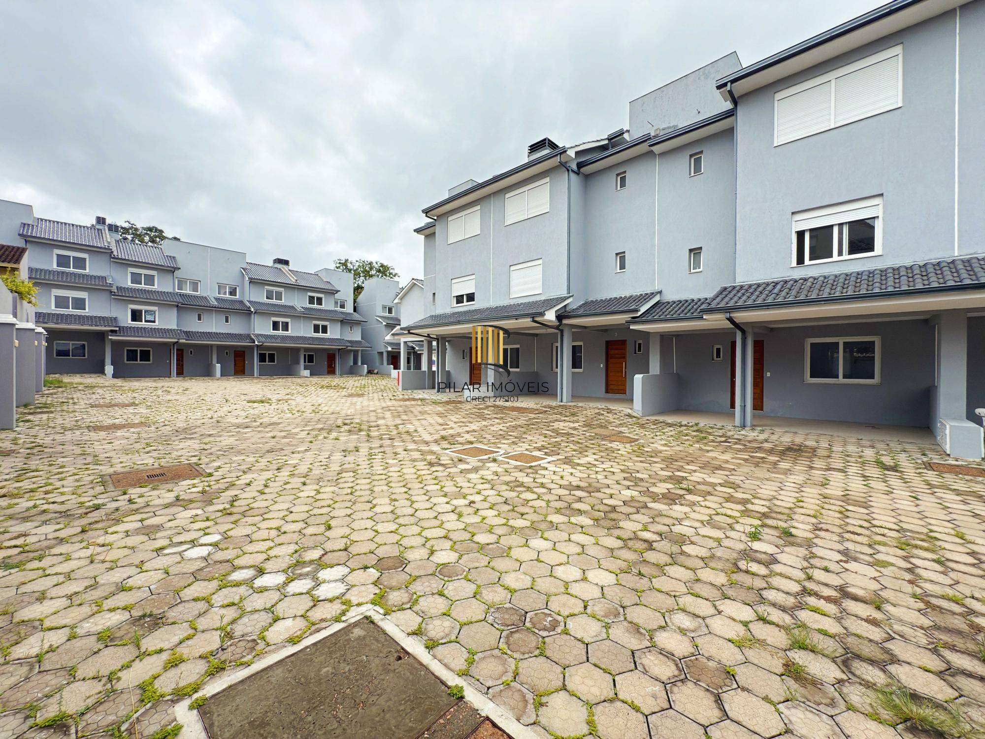 Vende-se casa em condomínio com 4 dormitórios (2 suítes), 3 vagas  – Tristeza