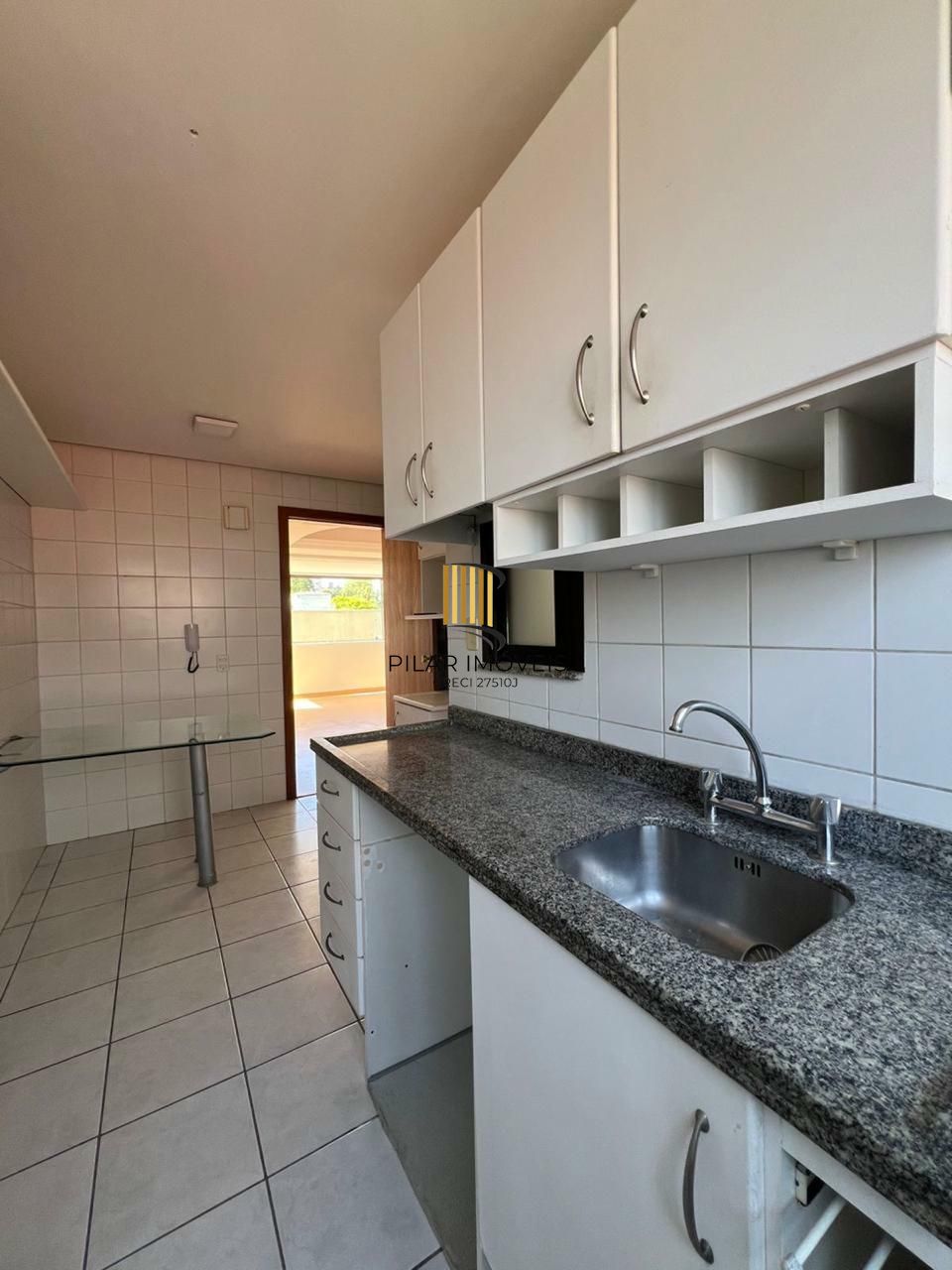Vende-se apartamento com 3 quartos (1 suíte), 103m² e 2 vagas – Petrópolis