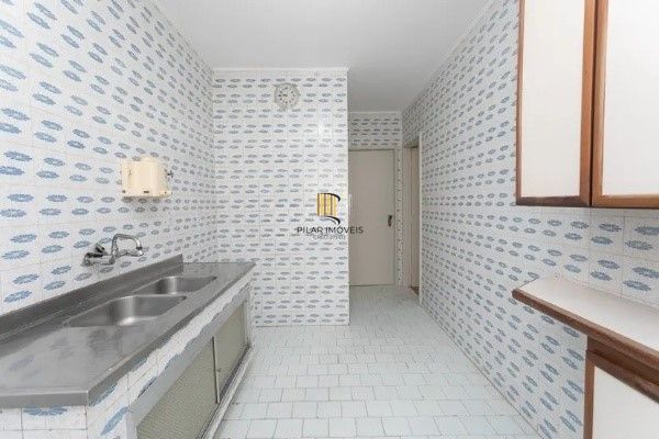 Vende-se apartamento com 3 quartos, 1 suíte, 2 vagas e 116m² - Moinhos de Vento
