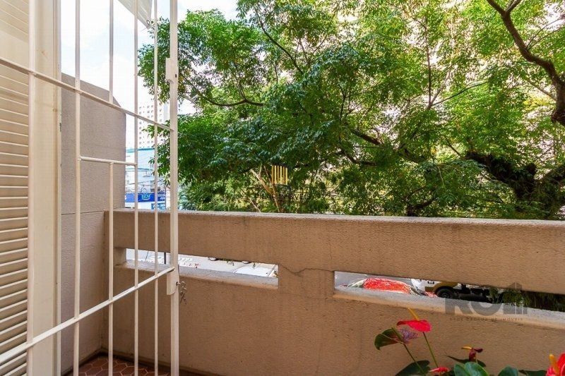 Apartamento 3 dormitórios, 1 vaga de garagem no Bairro Menino Deus.