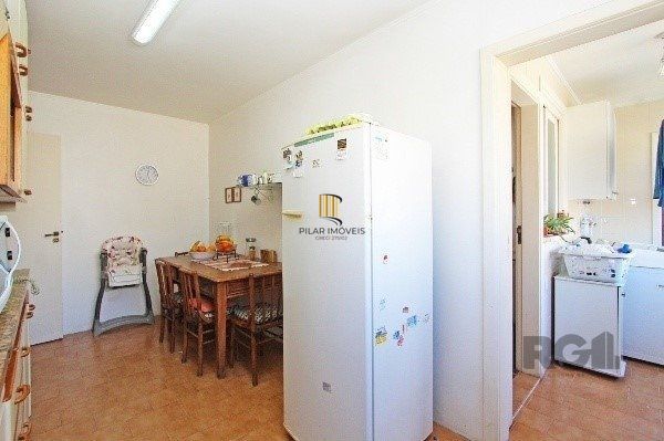Vende-se bela cobertura 3 quartos com suíte, 2 vagas, dependencia completa em prédio com elevador - 220m² - Floresta