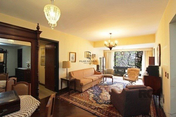 Vende-se amplo apartamento 3 quartos com suíte e 2 vagas no coração do Moinhos de vento, com 134m²