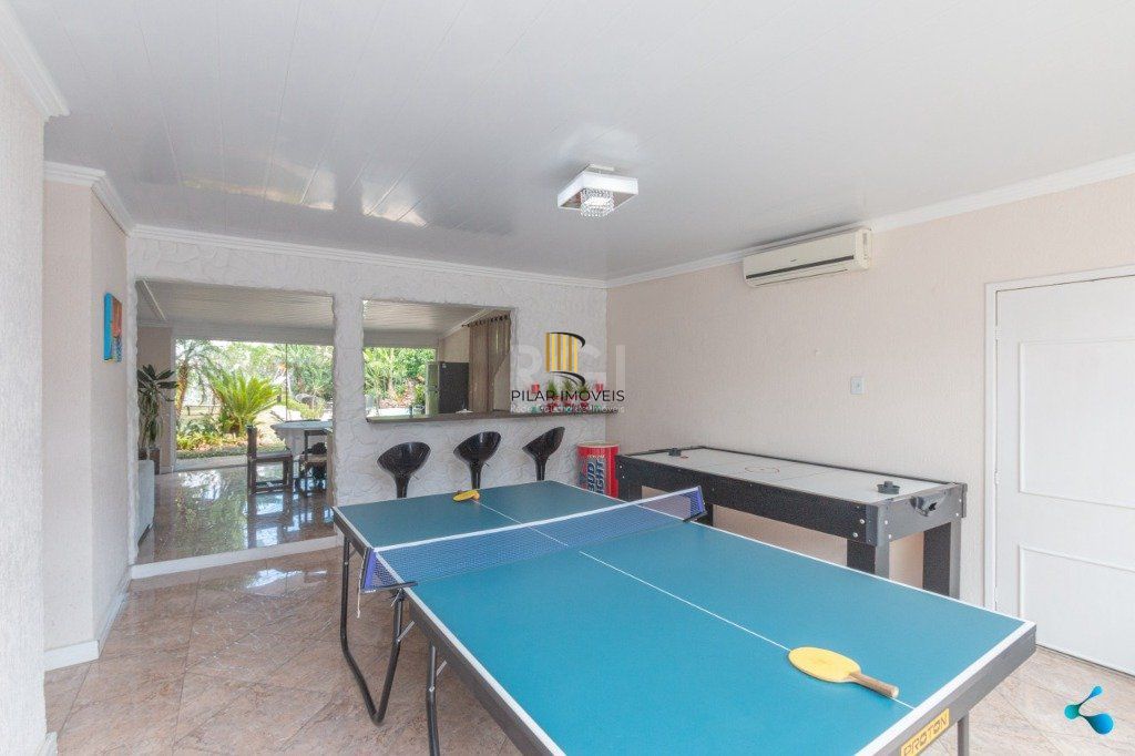 Casa para Venda - 240m², 3 dormitórios, sendo 1 suites, 3 vagas - Partenon