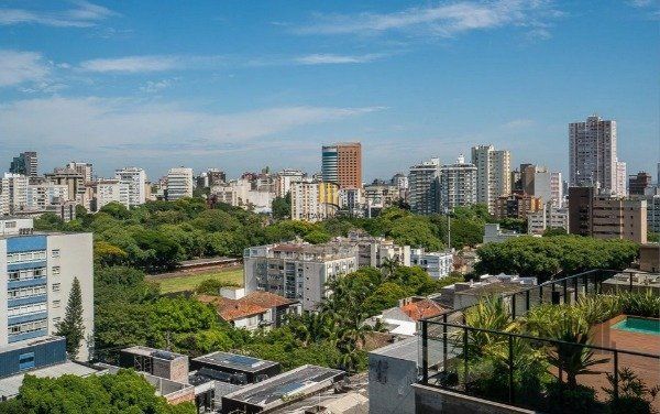 Vende-se apartamento 3 quartos com suíte e duas vagas - 134m² - Moinhos de Vento