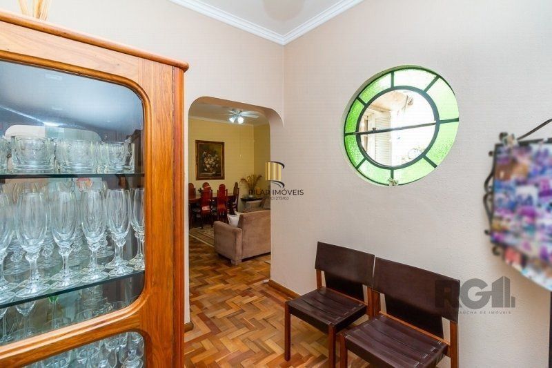 Apartamento 3 dormitórios, 1 vaga de garagem no Bairro Menino Deus.