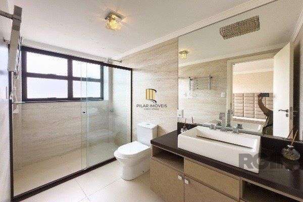 Vende-se excelente apartamento 2 suítes, 2 vagas cobertas com depósito - 116m² - Petrópolis
