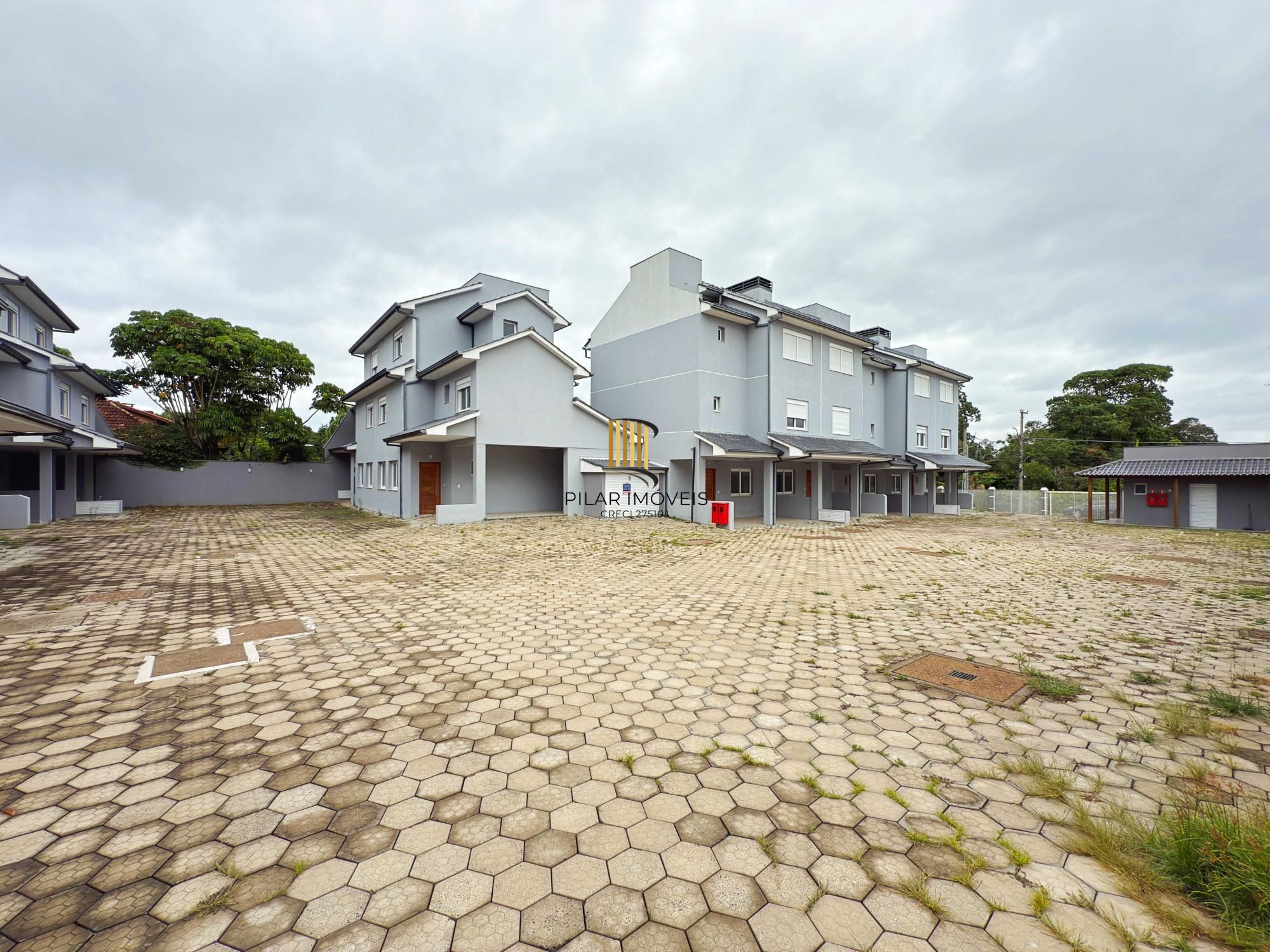 Vende-se casa em condomínio com 4 dormitórios (2 suítes), 3 vagas  – Tristeza