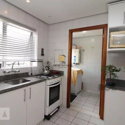 Vende-se apartamento 2 dorm c/ suite, living com sacada c/ churrasuqiera, vaga coberta - 93m² - Mont Serrat
