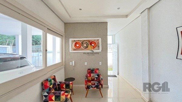 Elegante Apartamento Mobiliado com Suíte, Churrasqueira e 1 Vaga no Menino Deus - 73m²