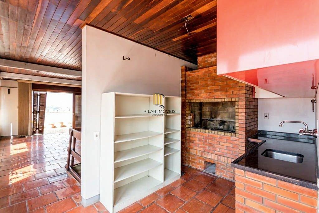 Vende-se ampla cobertura com 3 quartos (1 suíte), 283m² e 2 vagas - Petrópolis