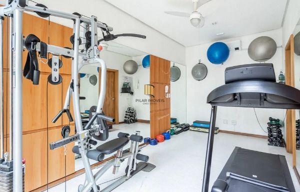 Vende-se apartamento com 3 suítes, 3 vagas e 136 m² - Petrópolis