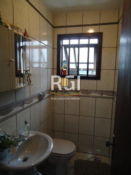 Casa à Venda – 320m², 3 Dormitórios (1 Suíte), 5 Vagas – Partenon