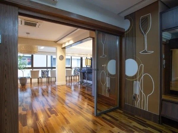 Vende-se amplo apartamento luxuoso 3 suítes e 3 vagas, hidro, mobiliado, dependência completa - 221m² - Bela Vista