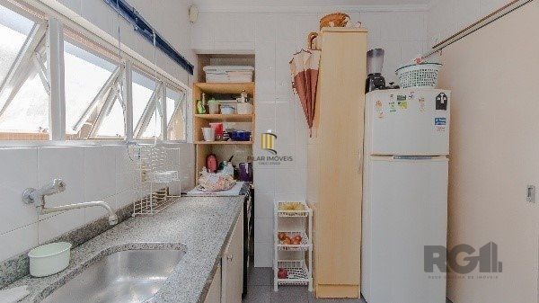 Vende-se excelente cobertura 2 quartos com suíte, 3 vagas de garagem com 156m² no Petrópolis