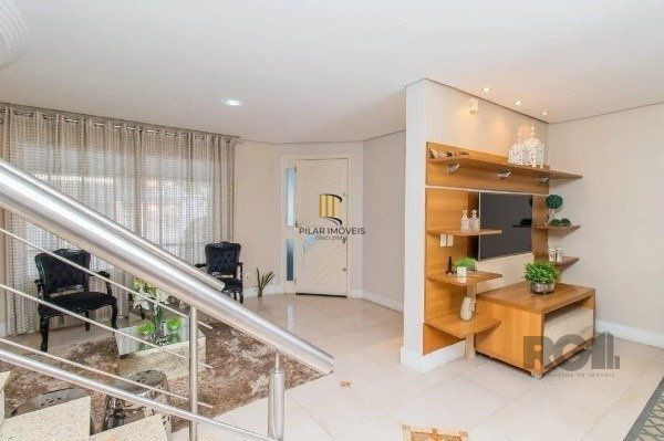 Casa  impecável com 3 quartos (1 suíte) e 2 vagas cobertas,