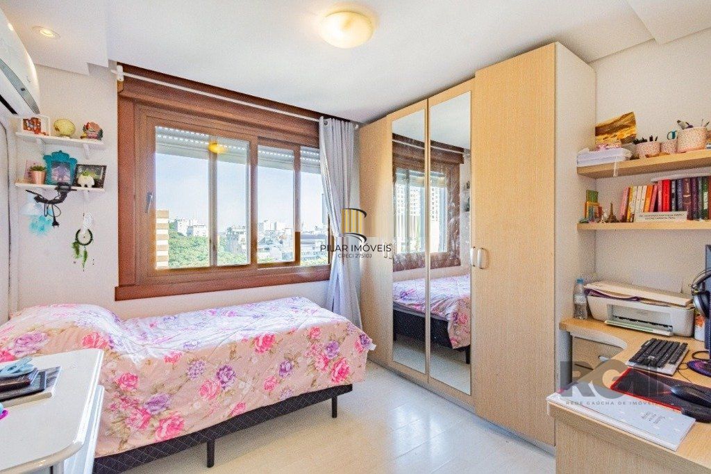 Vende-se ampla cobertura com 3 dormitórios 3 vagas - 269m² - Bairro Moinhos de Vento