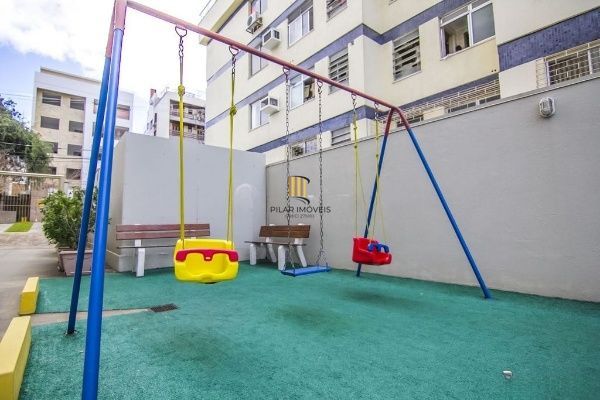 Vende-se apartamento com 2 quartos (1 suíte), 74m² e 2 vagas – Petrópolis