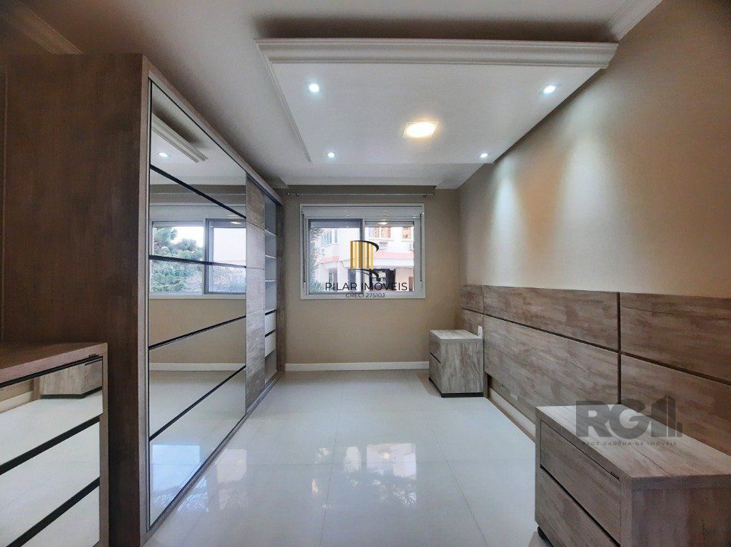 Vende-se apartamento impecável 2 quartos com suíte, 2 vagas cobertas, próximo da PUCRS - 80m² - Jardim Botânico